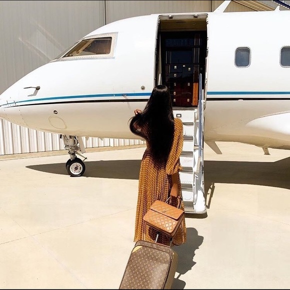 Meet your Posher, Lovely - Picture 2 of 3